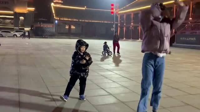 跳舞的网红弟弟怎么了