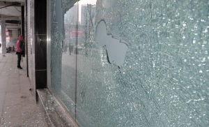 网红玻璃被砸碎,揭秘玻璃安全与防护之道