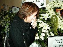 张国荣葬礼明星哭,张国荣葬礼众星同悲