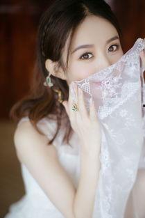 美女明星赵丽颖,从青涩小花到实力派女神的蜕变之路